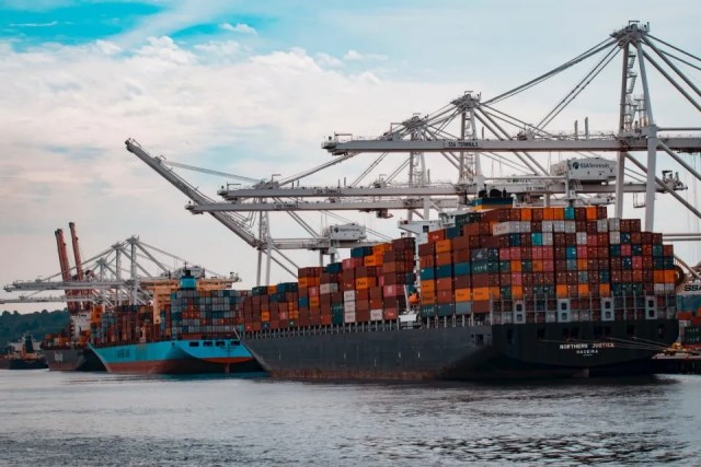 Benefits of storing items before shipping them
