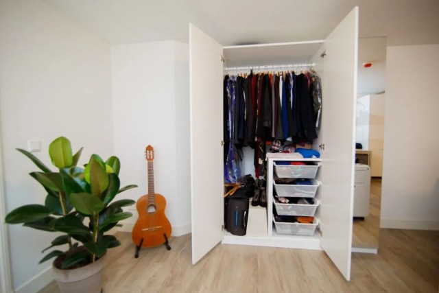 Essential steps for packing an armoire for transport
