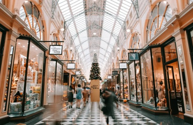 Guide to decluttering before Christmas shopping