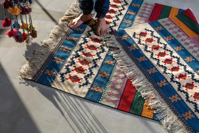 Guide to packing rugs and carpets for moving