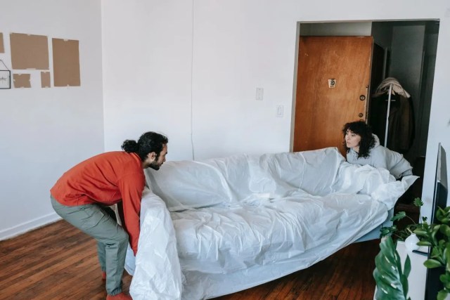 Heavy lifting techniques for DIY movers