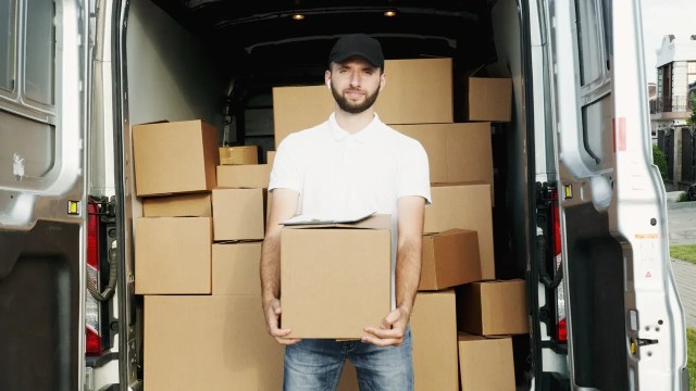 The merits of hiring licensed movers vs non-licensed ones