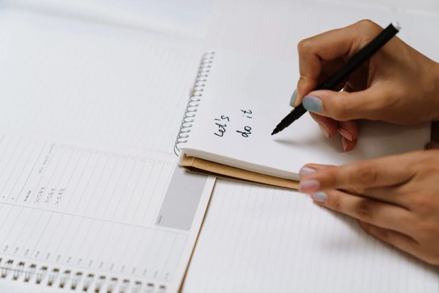 How self-organization makes relocation easier