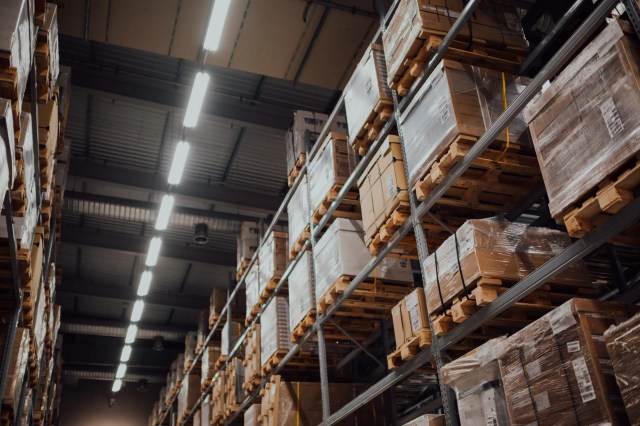 How to efficiently declutter your warehouse