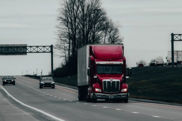Local moving companies vs van lines