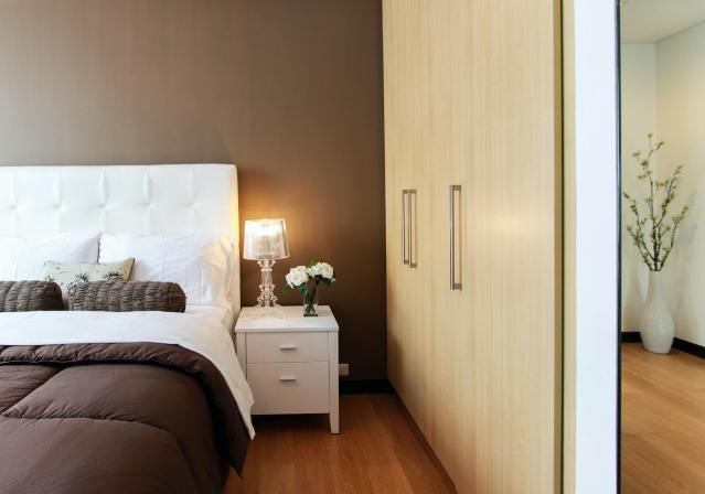 Packing, moving and storing upholstered furniture in Seattle