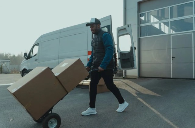 Pro tips for using a dolly when moving