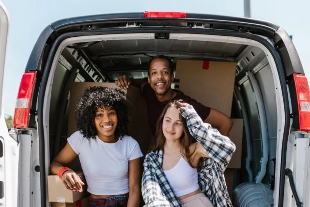 The pros and cons of friends helping you move