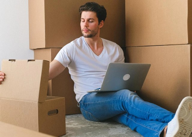 Relocating While Working Remotely: Is There a Mutual Impact?