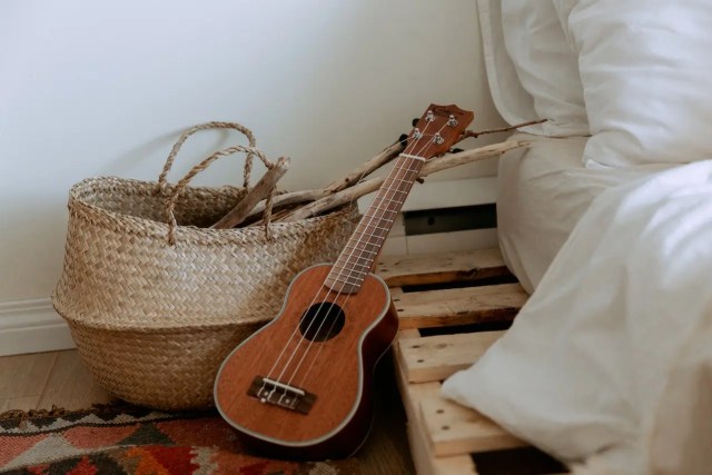 Shipping musical instruments in Seattle: A guide for musicians on the move