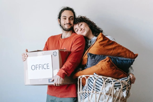 Tips for storing office furniture and supplies