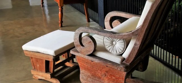 Tips for storing wooden furniture in Seattle