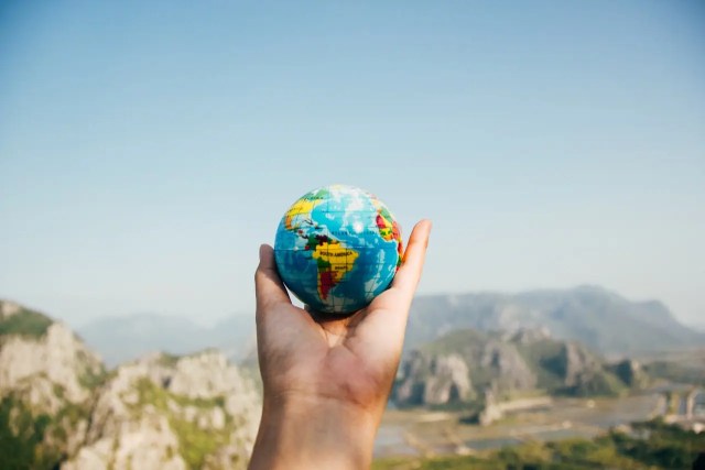 Ways to help your parents move abroad